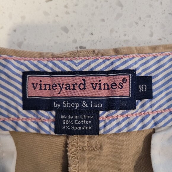 Vineyard Vines Khaki Shorts Womens 10 Brown Cuffed Pleated Pockets Chino Casual - Picture 3 of 7